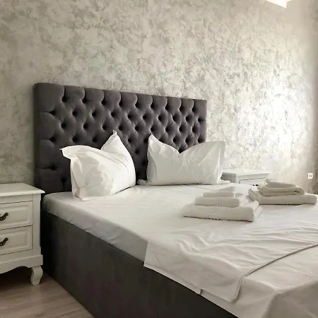 Adriana Summerland Mamaia